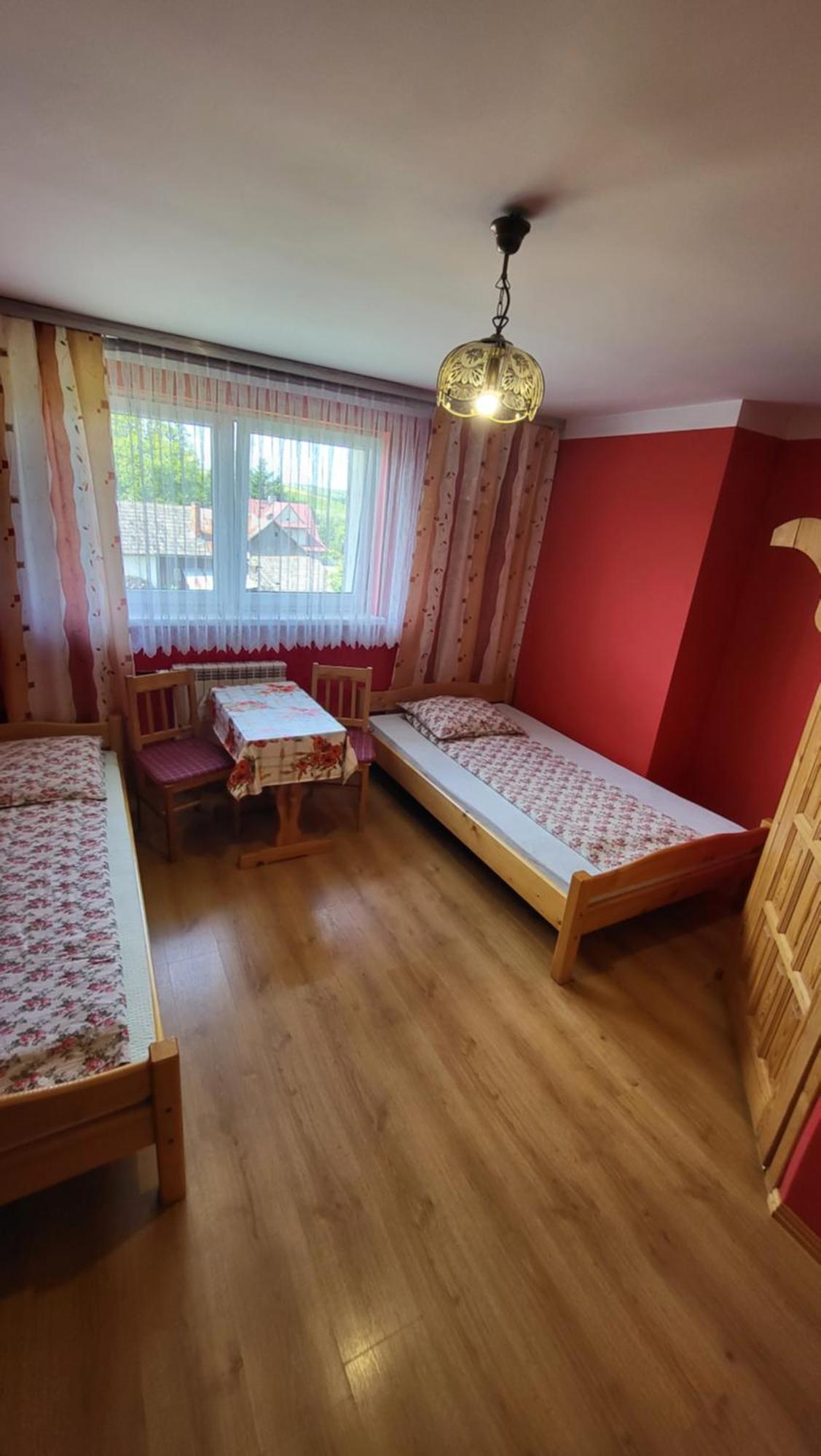 Duży pokój z 2 łóżkami pojedynczymi