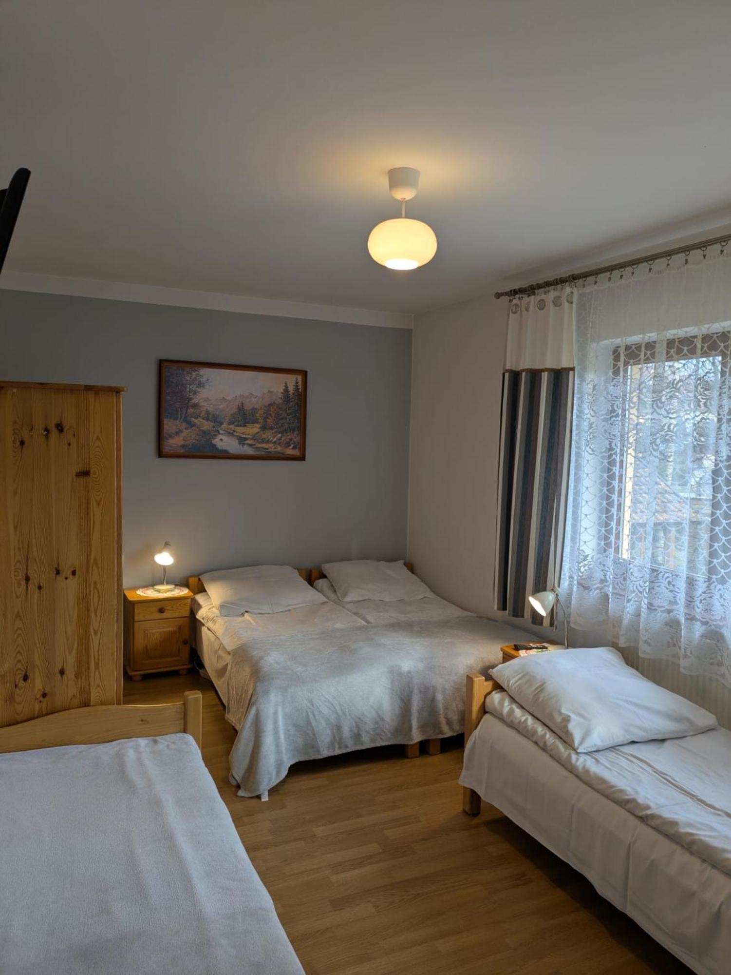 Pokój czteroosobowy z widokiem na góry
