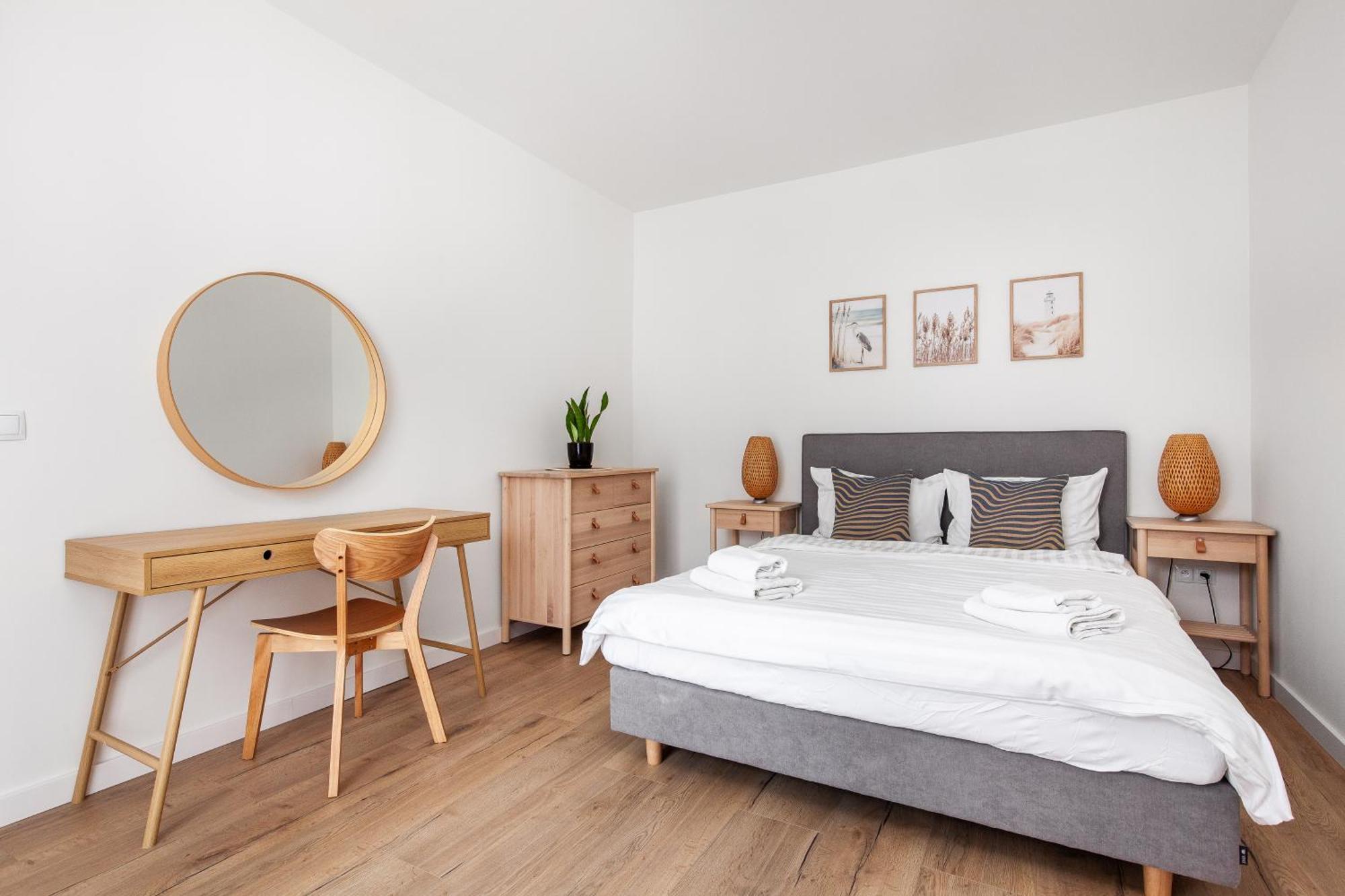 Apartament z 2 sypialniami i balkonem oraz widokiem na morze