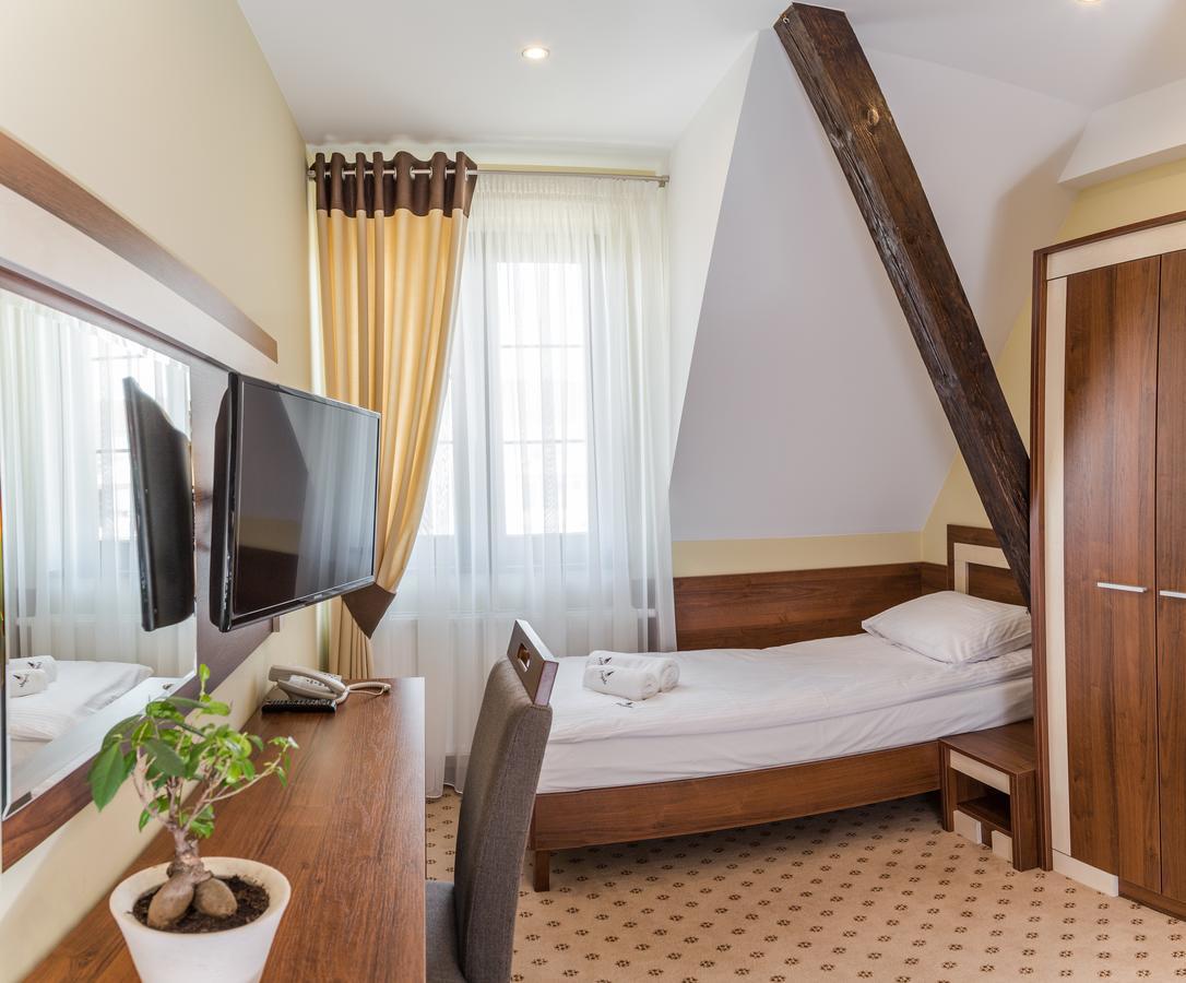 Large Single Room,613437510:JPEG