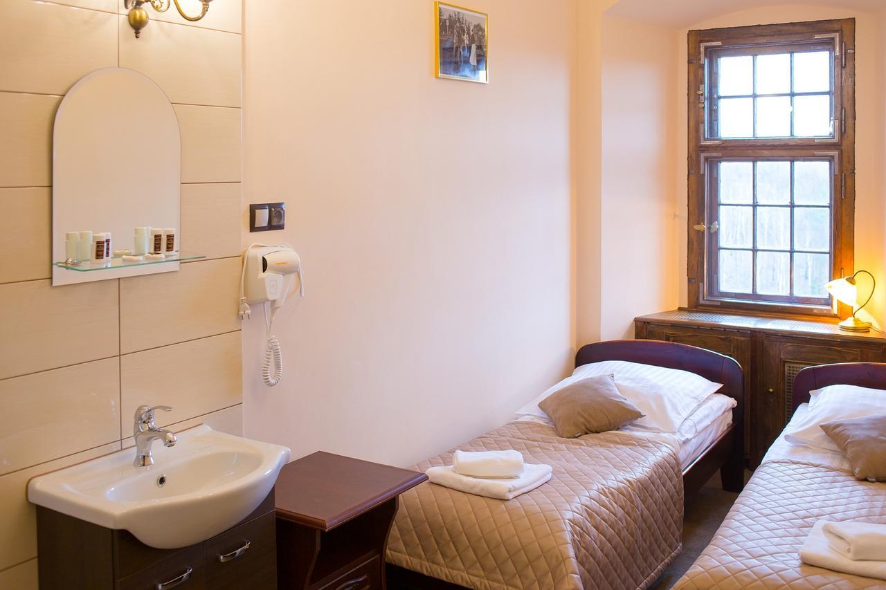 Single Room with Shared Bathroom,632169675:JPEG