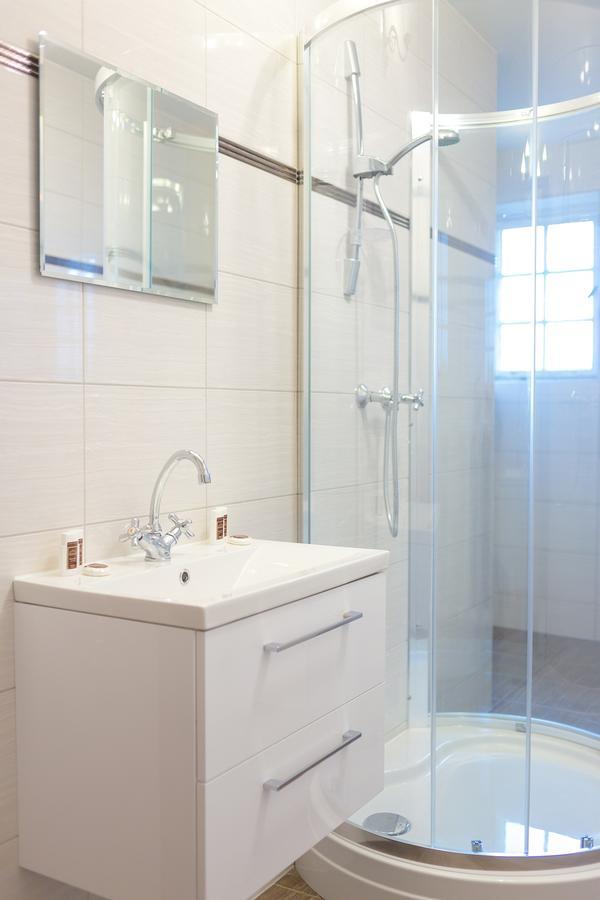 Single Room,738300958:JPEG