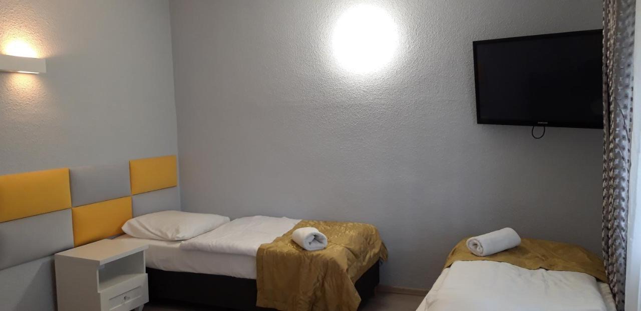 Twin Room,1742698951:JPEG