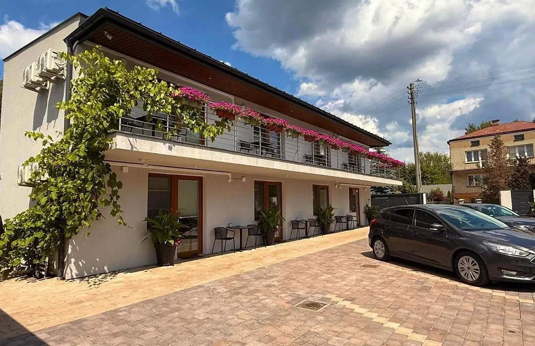 Pokoje Nadrzeczna-1
