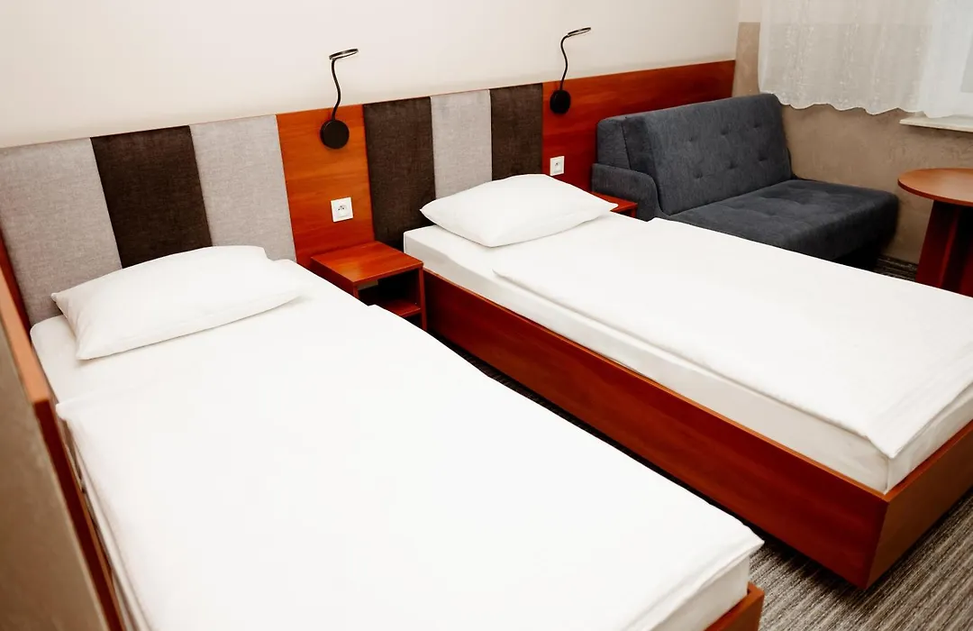 Hotel Podróżnik-1