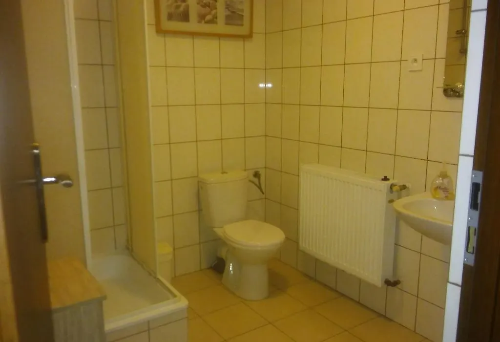 Pod Zachrypniętym Kogutem-1