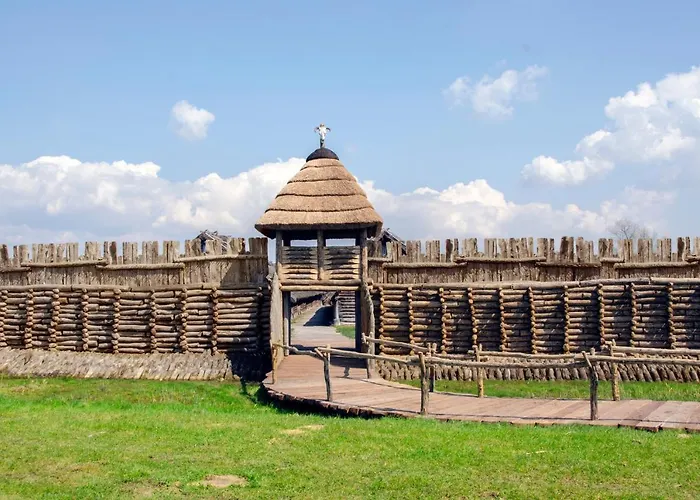 Hotel Muzeum Archeologiczne w Biskupinie - Dom Muzealnika
